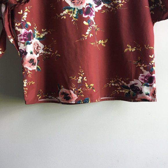 ⚪ 3/$15 SHEIN burgundy floral cold shoulder top - Picture 7 of 15